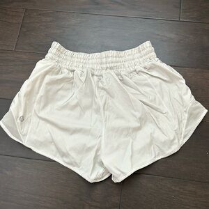 Lululemon White Hotty Hot Shorts 2.5 inch